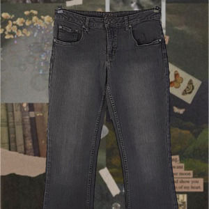 VTG 90s Black Mid-Rised Flared Jeans: Size 8P